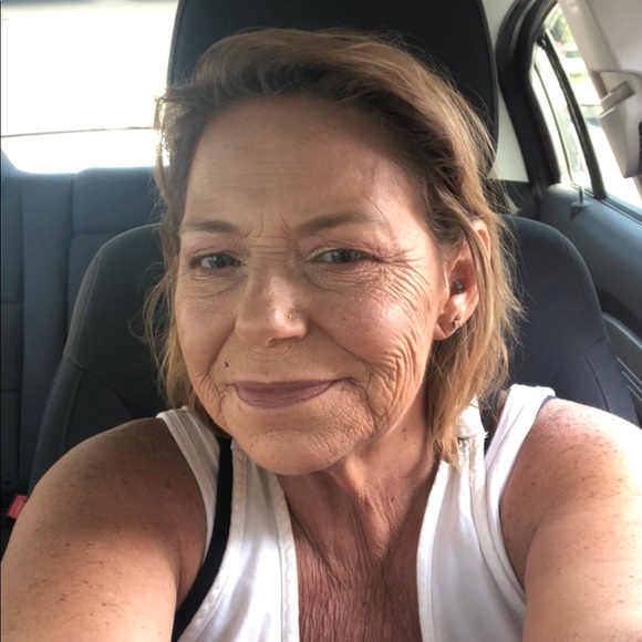 Meet your Posher, Margo - Picture 2 of 3